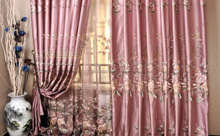 适合中式装饰空间的绣花布艺窗帘